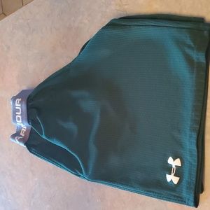 Boy's Under Armour hunter Green athletic shorts size small